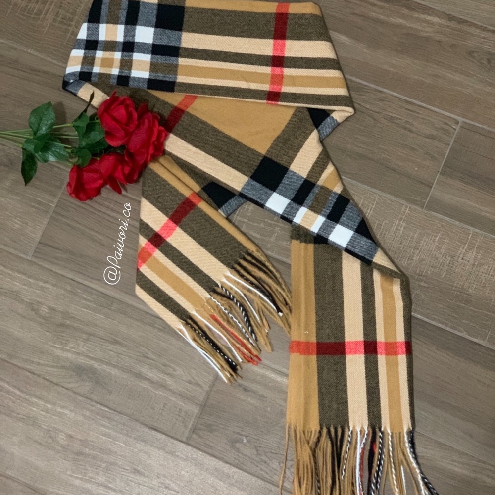 Brand New Plaid pattern scarf